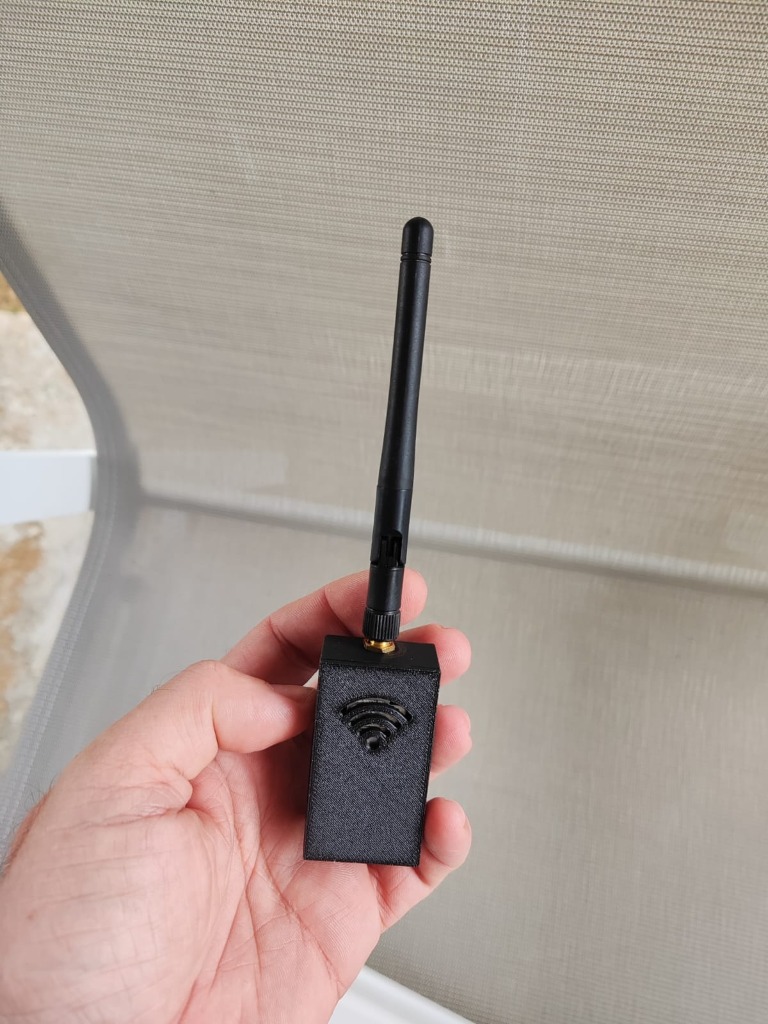 Módem con antena omnidireccional montada